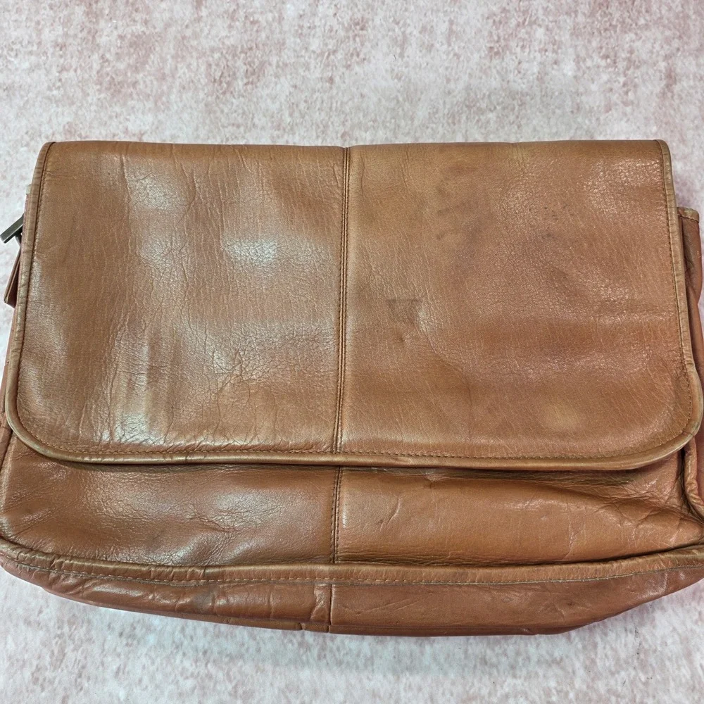 Vintage Wilsons Tan Leather Messenger Bag Flap Crossbody Adjustable Strap